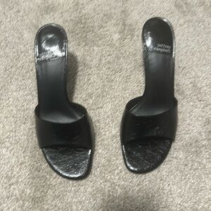La-Nuit Sandal (Women)
Jeffrey Campbell